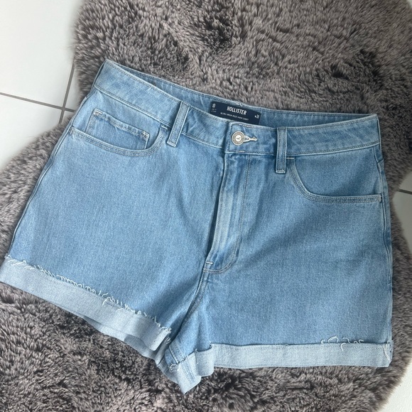NWT 🩵 Hollister mom shorts - Picture 2 of 4